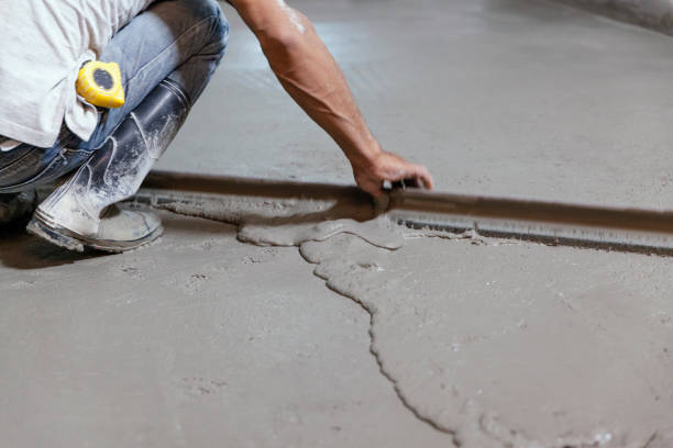 Best Concrete Pool Decks in Masury, OH